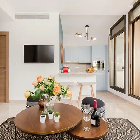 Gray D'albion Yourhosthelper *