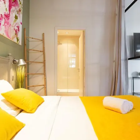 Gray D'albion Yourhosthelper *