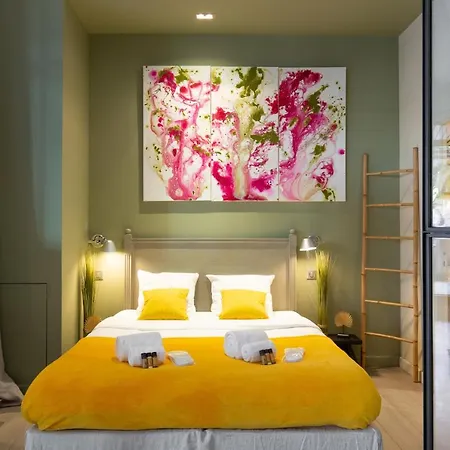 Gray D'albion Yourhosthelper