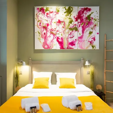 Daire Gray D'albion Yourhosthelper *