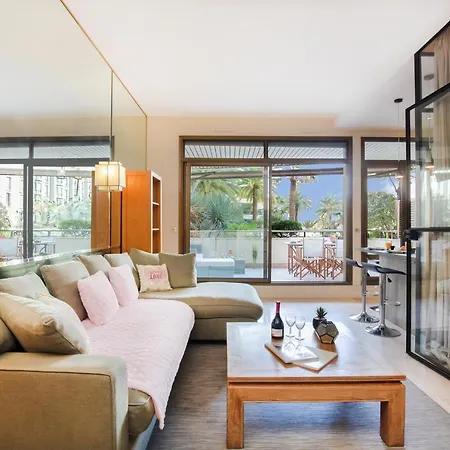 Gray D'albion Yourhosthelper