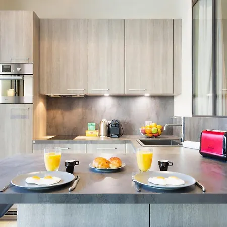 Gray D'albion Yourhosthelper Daire *