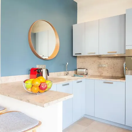 Gray D'albion Yourhosthelper * Cannes