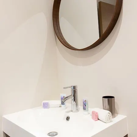 Gray D'albion Yourhosthelper